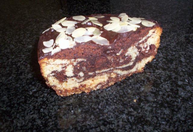 Gâteau marbé chocolat-vanille aux amandes