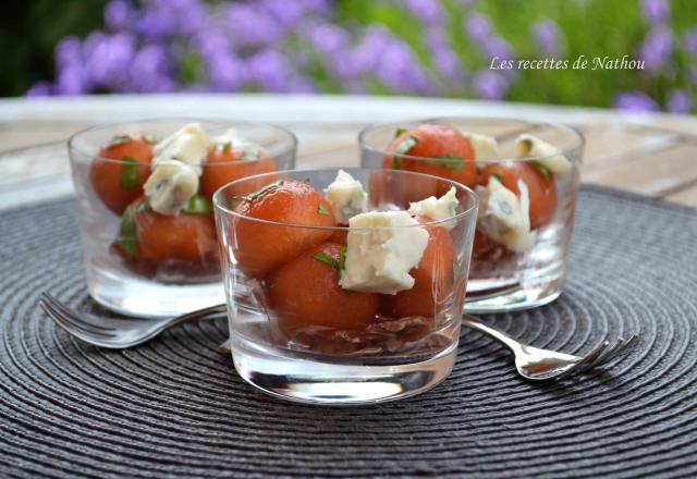 Verrines de melon mariné au Porto et au basilic, gorgonzola et pancetta grillée