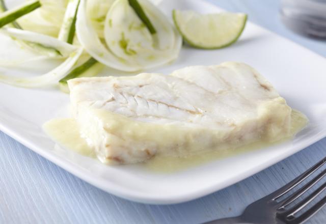 Colin au beurre blanc, fenouil et concombre croquants au citron vert, vinaigrette à la vodka