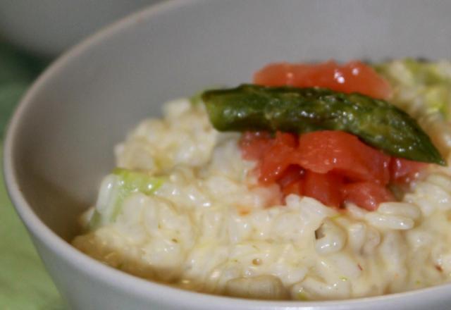 Risotto aux asperges vertes, saumon fumé et parmesan