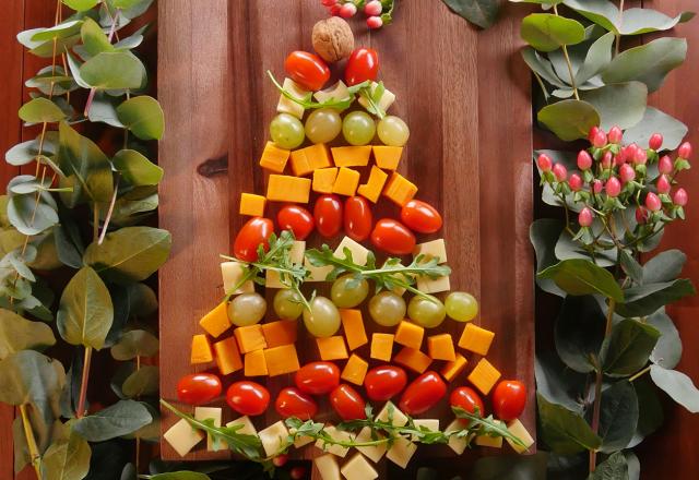 Plateau de fromages en sapin de Noël