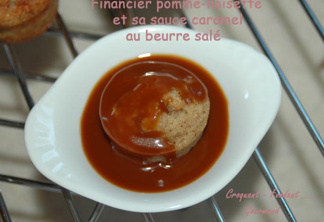 Financier pomme-noisette et sa sauce caramel au beurre salé