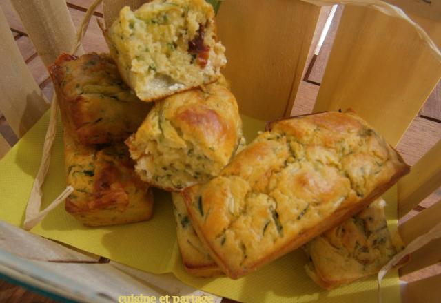 Mini-cake courgettes, fromage de chèvre, tomates confites et féta