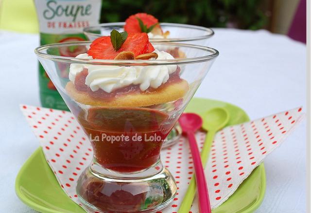 Tartelette rhubarbe suspendue sur soupe de fraises Andros