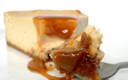 Cheesecake à la confiture de lait & éclats de caramel