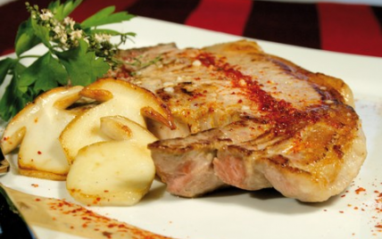 Côtes de veau aux champignons de saison et Piment d'Espelette