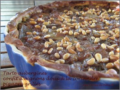 Tarte aubergines confit d'oignons à la coriandre et pignons grillés