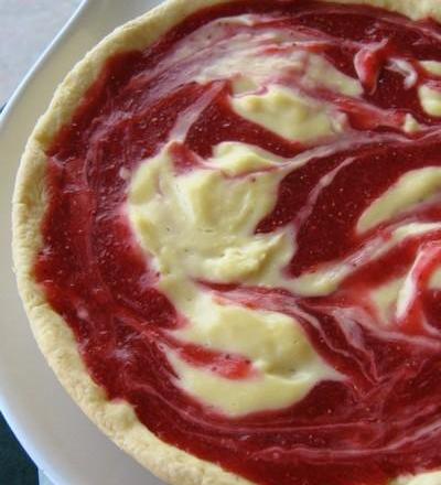 Tarte crème de fraise et amande marbrée