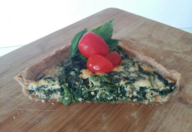 Quiche aux dès saumon et épinards à la crème