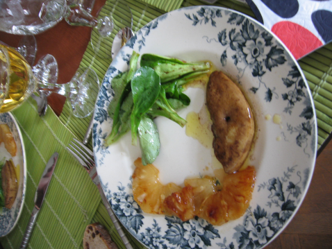 Foie gras poêlé à l'ananas caramélisé