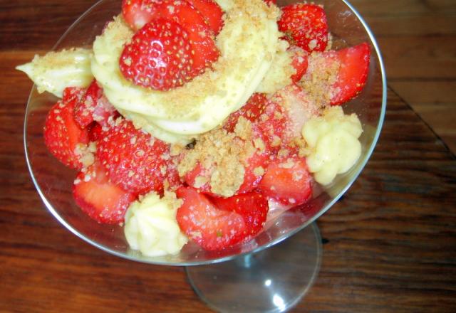 Verrine de fraises aux amandes et huile de sésame