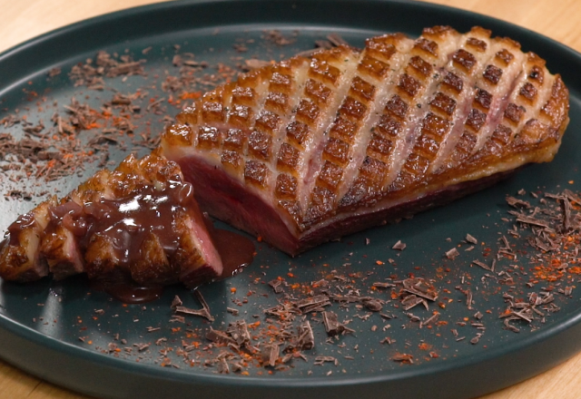 Magret de canard et sauce au cacao