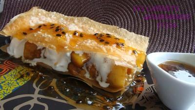 Ananas et mangue rotis en millefeuille mousse Tonka caramel passion