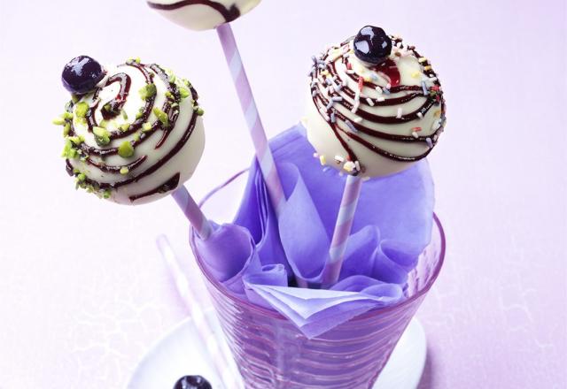 Cake pops aux myrtilles sauvages