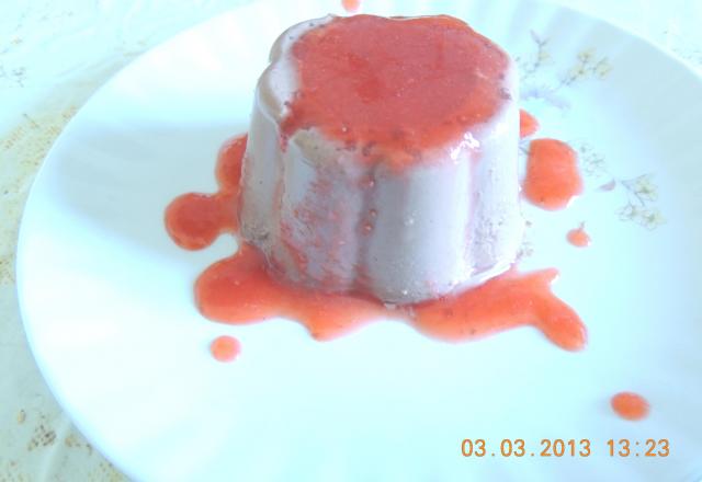 Panna cotta au coulis de fruits rouges