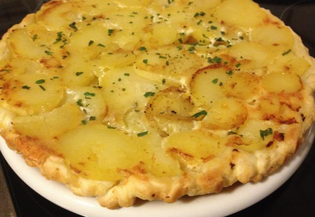 Quiche renversée aux pommes de terre et au Bresse bleu