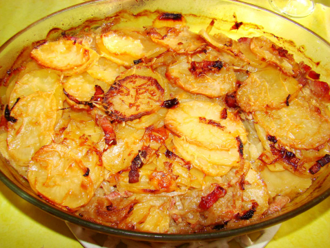 Pommes de terre à la boulangère et aux oignons