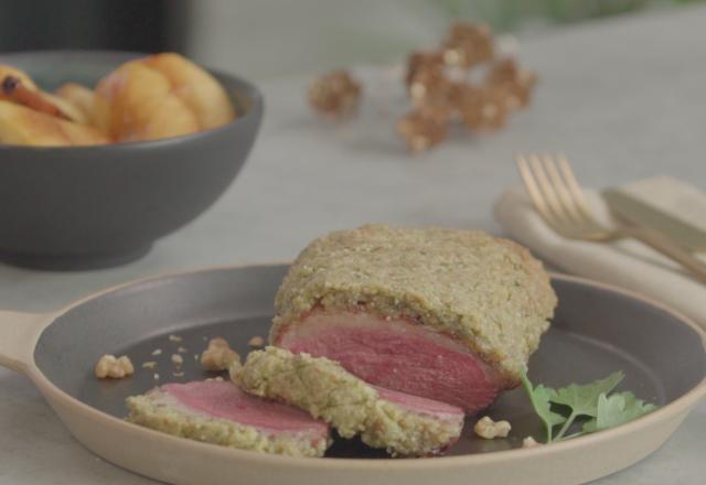 Magret en croûte de noix et pommes caramélisées à la cannelle