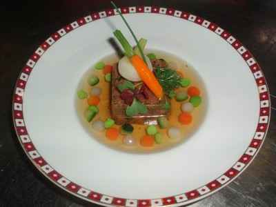 Queue de Bœuf rafraîchie aux Petits Légumes en Consommé