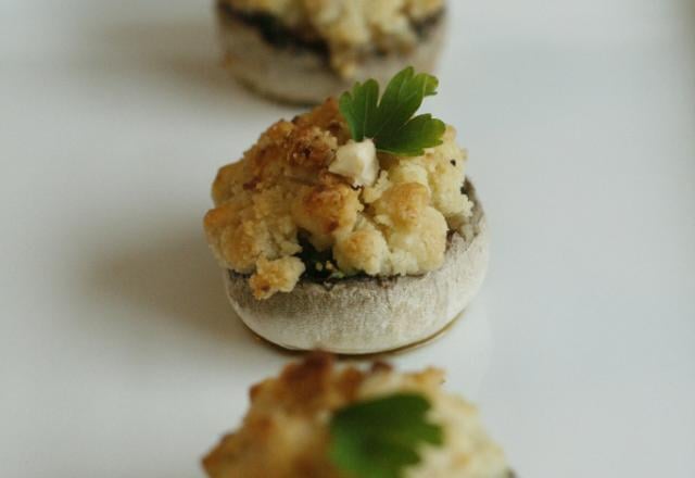 Champignons farcis en crumble de noisettes