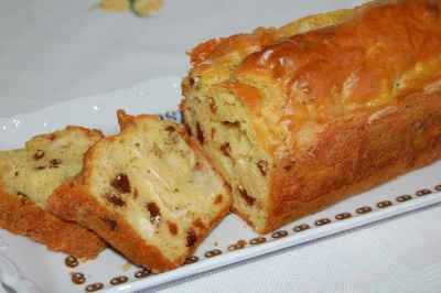 Cake au chèvre, curry et raisins secs