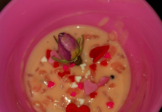 Riz au lait au sirop de fraise Moulin de Valdonne et petales  de rose