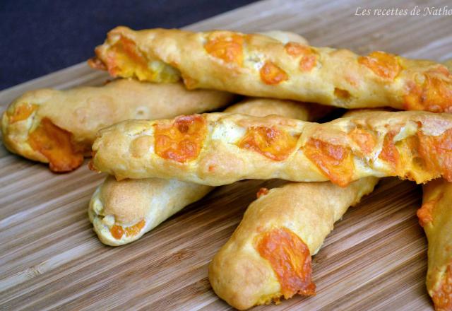 Petites baguettes au cheddar et à la moutarde