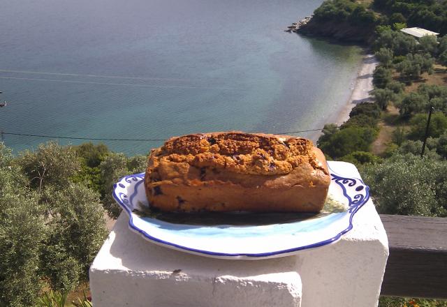 Cake à l'huile d'olive et aux oranges et cerises noires