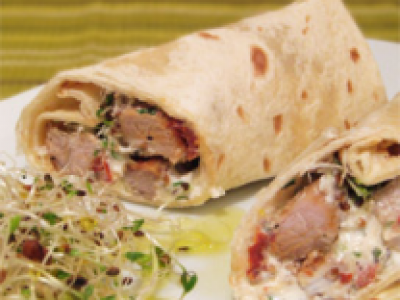 Wrap de porcelet, tomates séchées, alfa, radis et fenouil germés