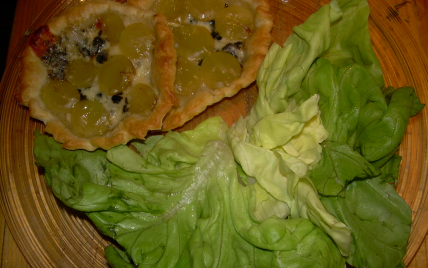 Tartelettes au roquefort et aux raisins