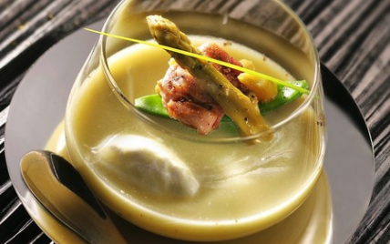 Bouillon d'asperges, sot-l'y-laisse et sarriette