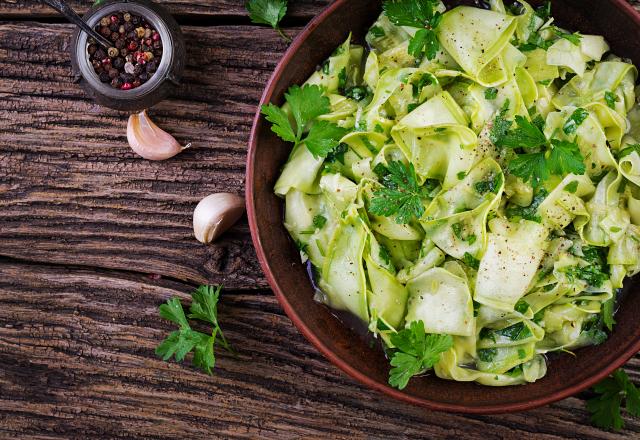 Tous en cuisine : voici une recette rafraîchissante de salade de courgettes de Cyril Lignac