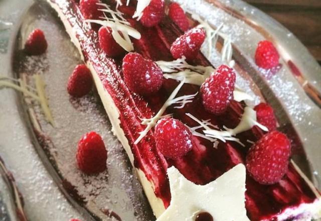 Bûche de Noël aux fruits rouges sans gluten