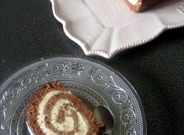 Bûche roulée au chocolat, crème légère saveur pain d'épices