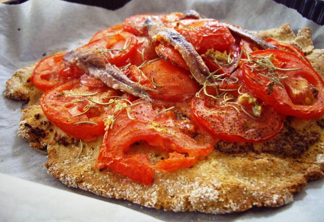 Tarte moutardée à la tomate et aux anchois