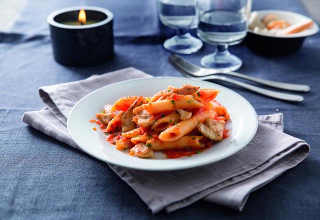 Penne rigate à la sauce arrabbiata et au poulet