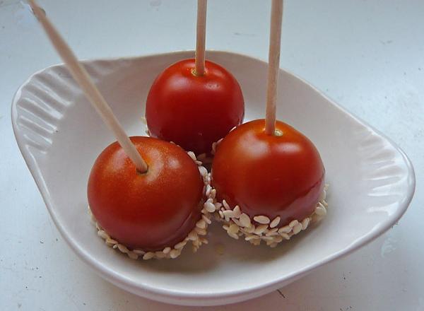 Tomate caramélisée et graines de sésame