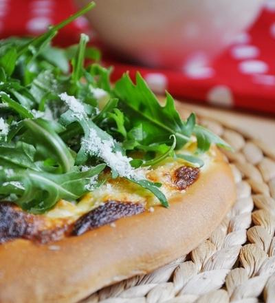 Pizza blanche à la roquette