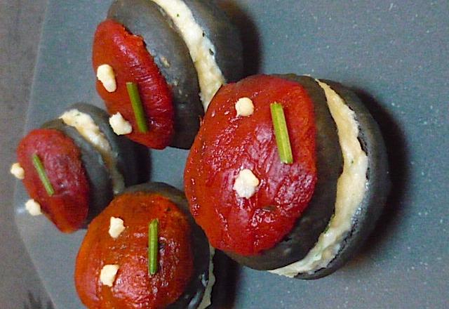 Whoopies noirs à la morue et au piquillo