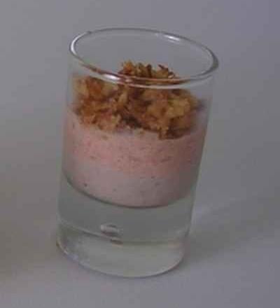 Verrine croustillante au jambon et à la mousse de tomates