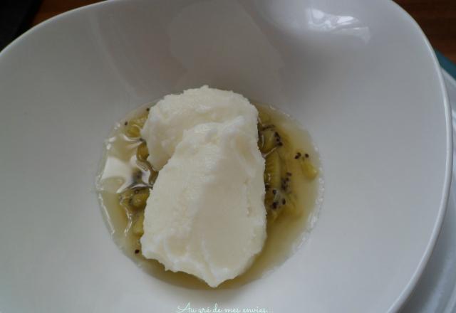 Sorbet mascarpone-citron sur lit de kiwi de l'Adour et son jus