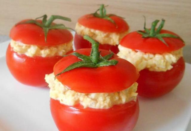 Tomates farcies au thon & œuf dur