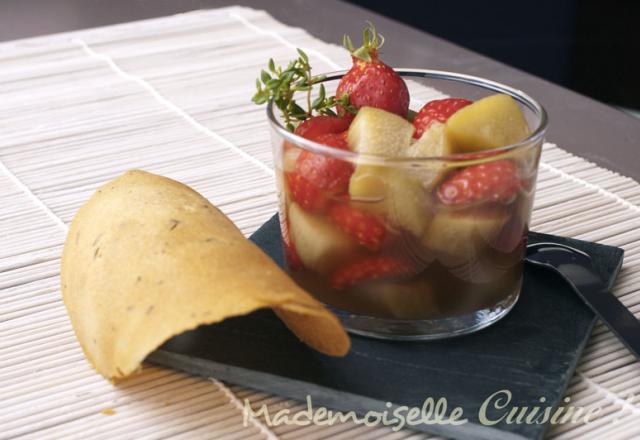 Soupe fraises rhubarbe et tuiles au thym