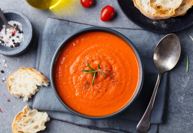 Soupe de pain à la tomate