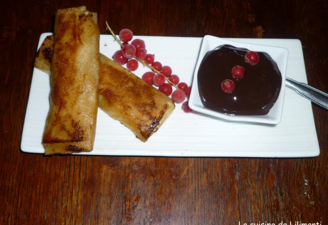 Nems aux poires caramélisées et sauce au chocolat