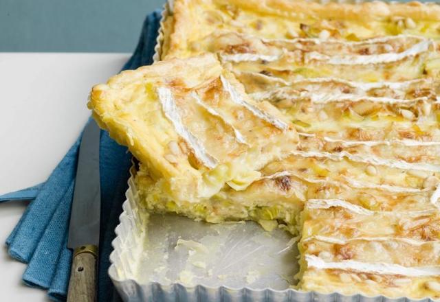 Quiche aux poireaux, brie et pignons de pin grillés