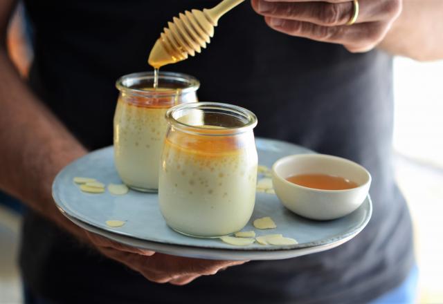 Petit pot de crème au lait d'amandes et au miel