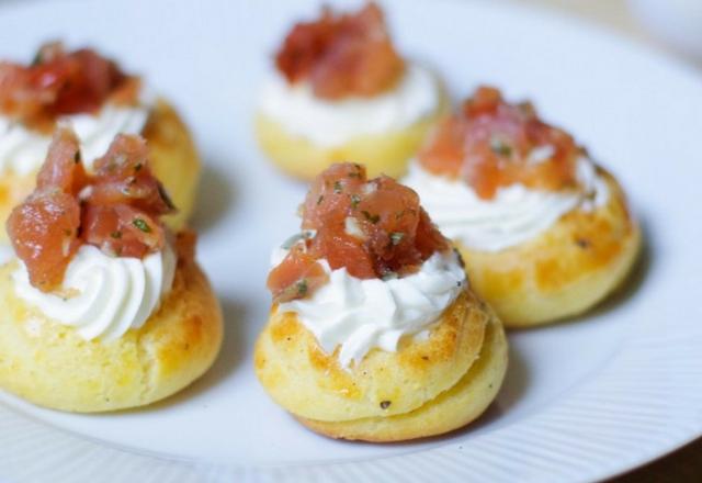 Petits choux farcis au fromage et saumon fumé