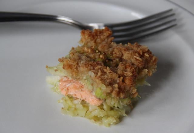 Crumble de courgettes, pommes et saumon