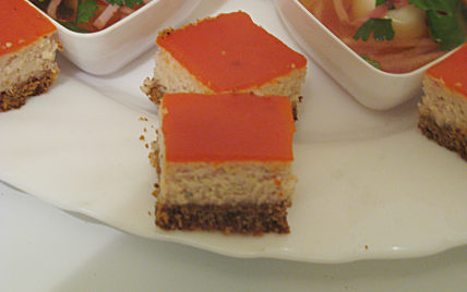 Cheesecake au bacon, gelée de poivron rouge